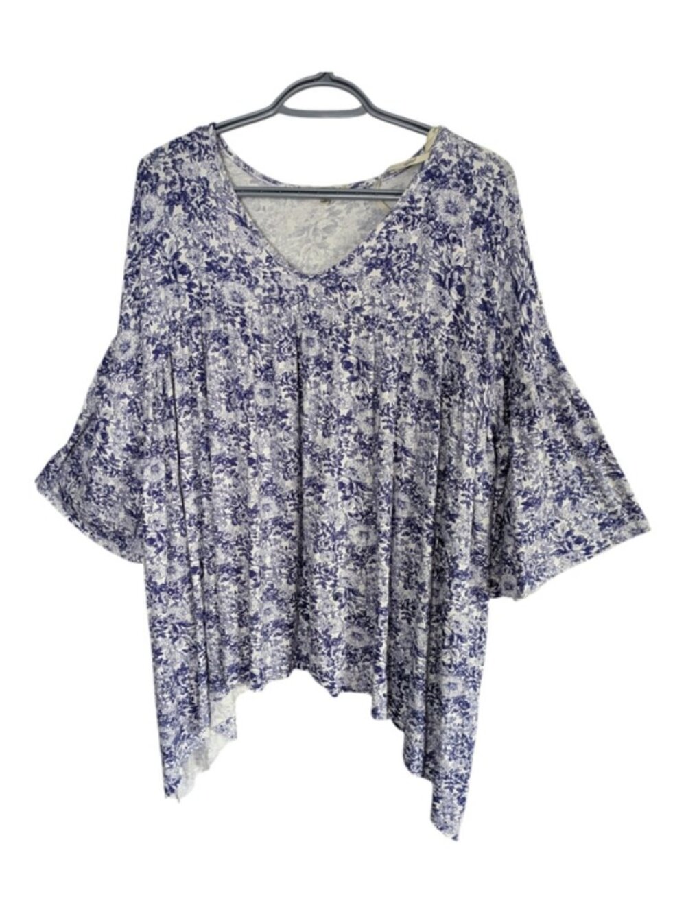 Gimmicks‎ By BKE Blue & White Floral Swing/Empire Top Size Large Oversized